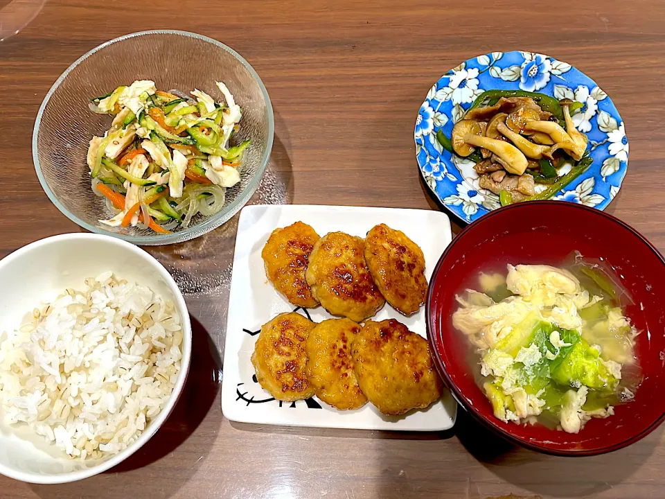 Snapdishの料理写真:豆腐入りつくね　レタスと卵の中華スープ　しめじとピーマンのコチュ炒め　きゅうりと鶏むねの春雨サラダ|おさむん17さん