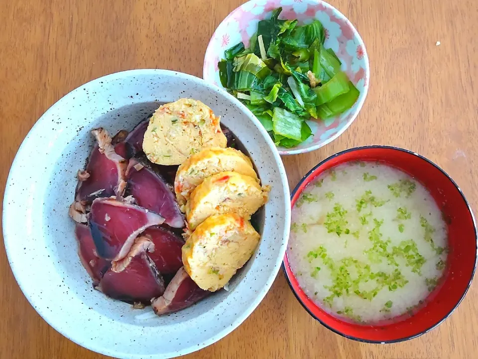 2022 0327　かつおの漬け丼　チンゲン菜のにんにく生姜蒸し　しじみのお味噌汁|いもこ。さん