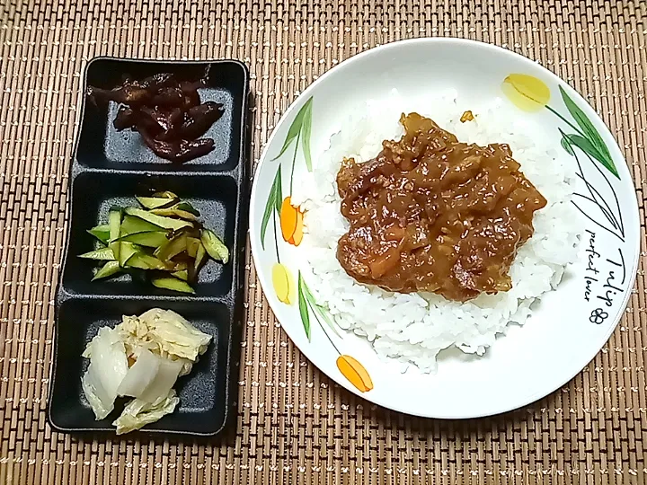 Snapdishの料理写真:キーマカレー
ごりの佃煮
キュウリのカツオ昆布あえ
白菜漬|あまさんさん