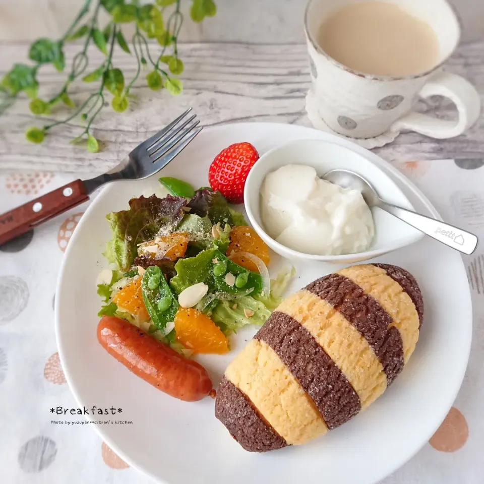 Snapdishの料理写真:朝食𐂐.•*ラスカルのしっぽパンと春サラダdeワンプレート✾|ゆずぽんさん