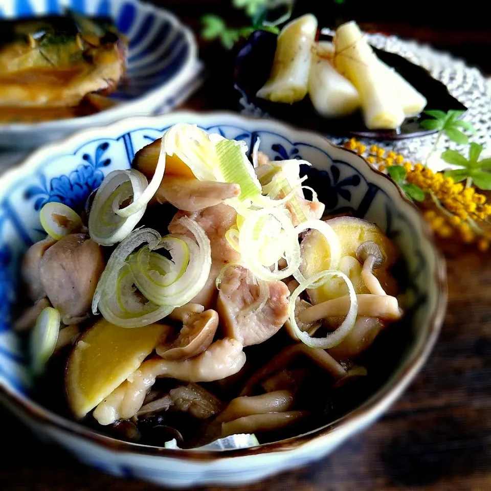 Snapdishの料理写真:鶏とさつま芋の甘辛煮🎶|とまと🍅さん