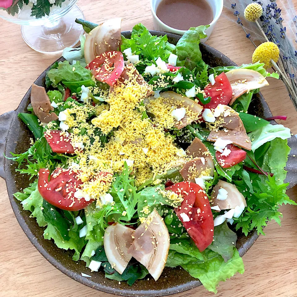 たっぷり春野菜とチャーシューのミモザサラダ🥗|さらっと🍀さん