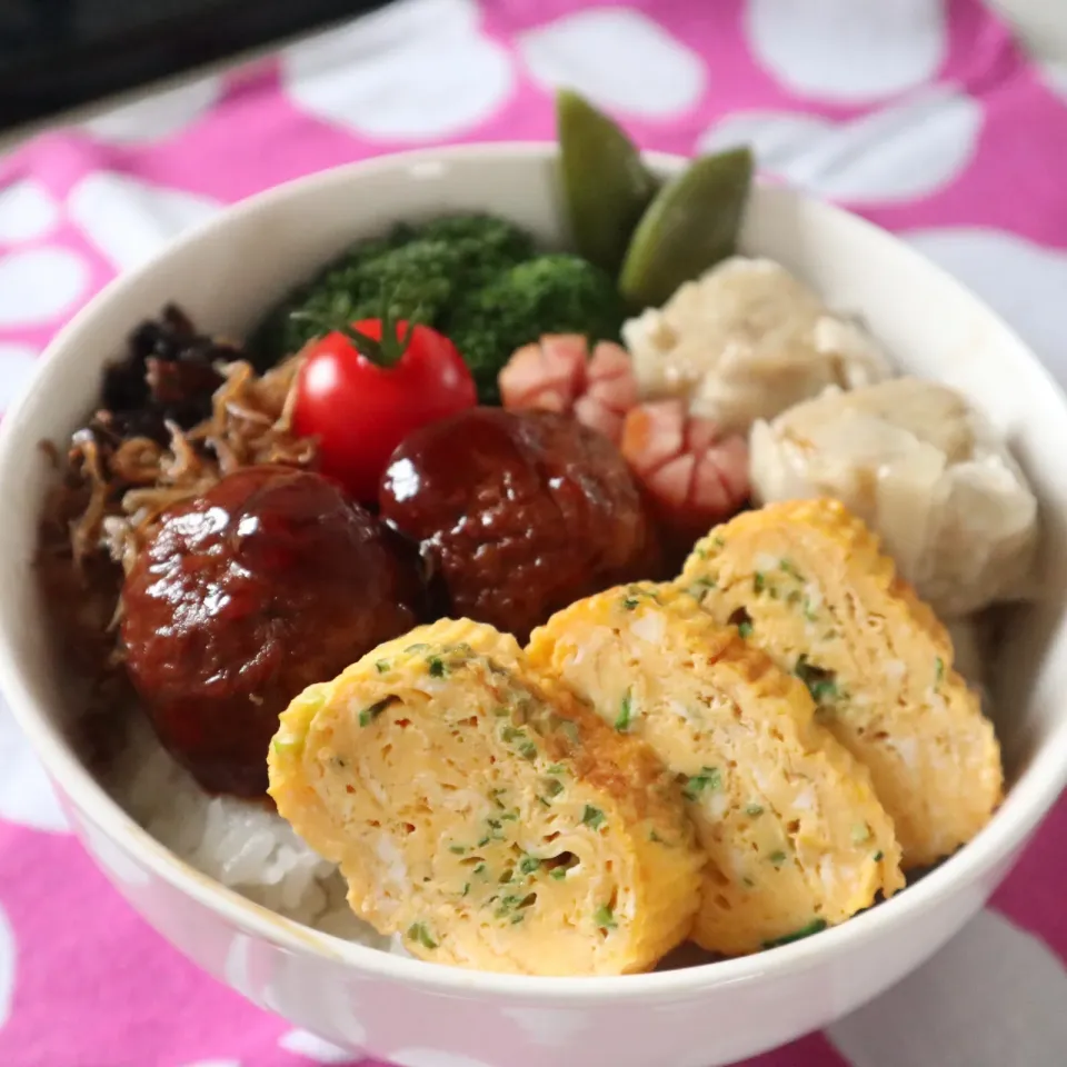 高校生男子＆中学生男子春休み置きランチ🍱今日は長男のみなのでレトルトだらけ😁|なかじー。さん