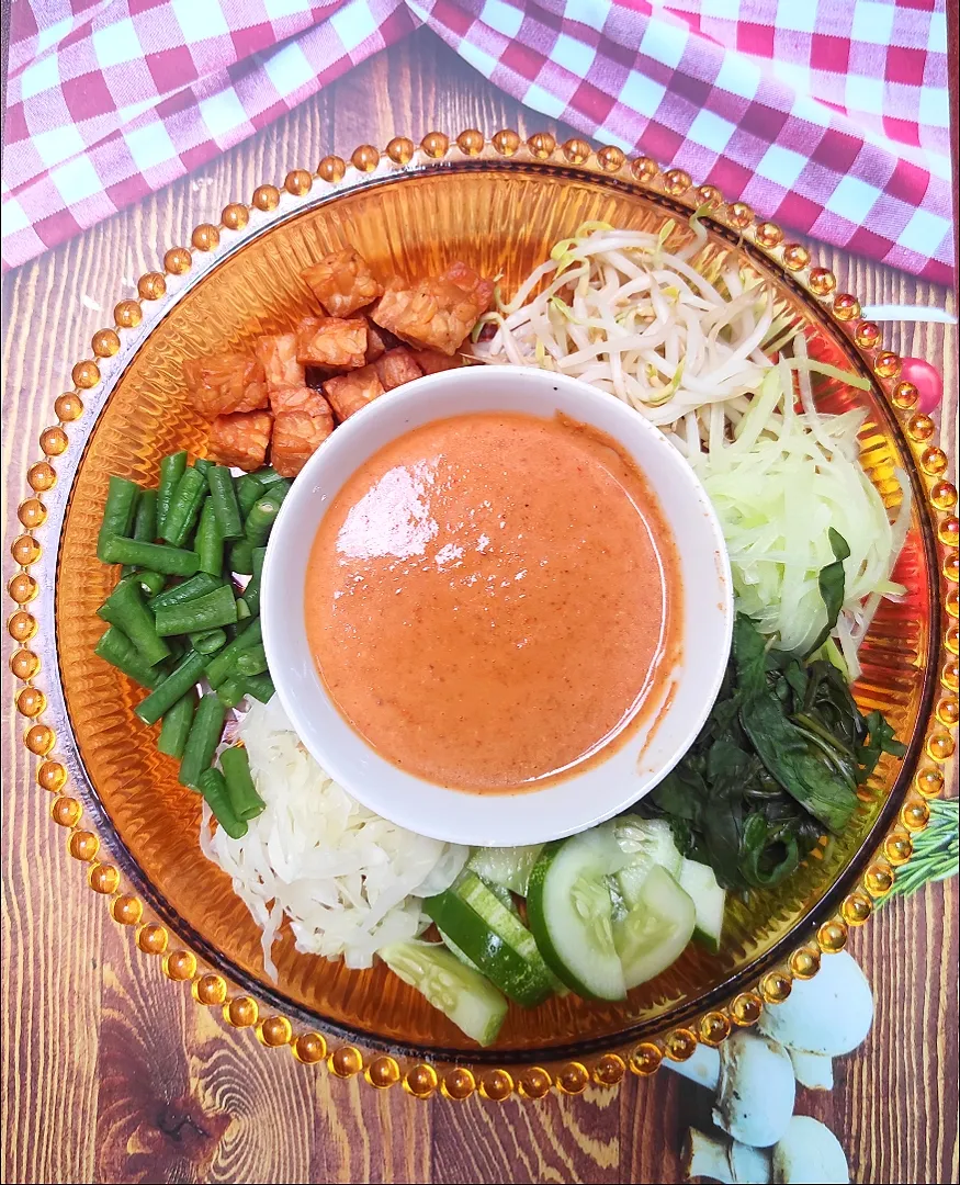 Mix vegetables with peanut sauce|Henny Puspaさん