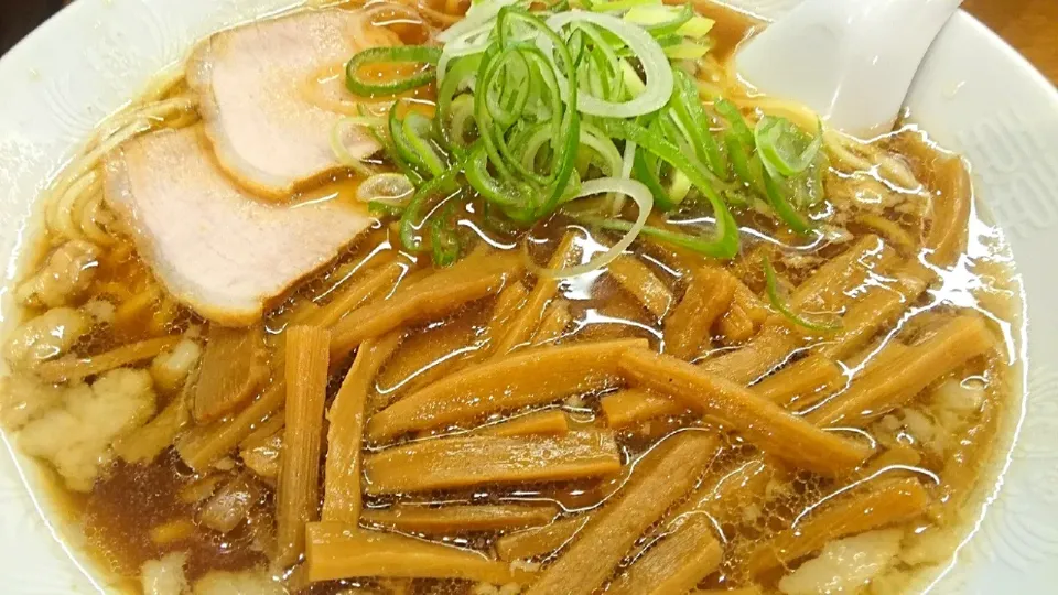 【1956年創業】
中華そば 共楽
竹の子そば（葱多め、950円）
＋麺大盛（50g、50円）
＋背脂（無料）
＠銀座2分、銀座一丁目 、東銀座
22070|大脇さん