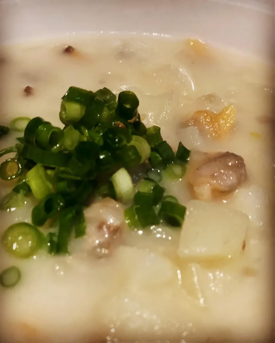 Light & Healthy Dinner ! 
Homemade Clam Chowder with Garlic Crackers 
Simply easy to make fresh is always better #chowder #clam #soup #chefemanuel 
#dinner #hom|Emanuel Hayashiさん