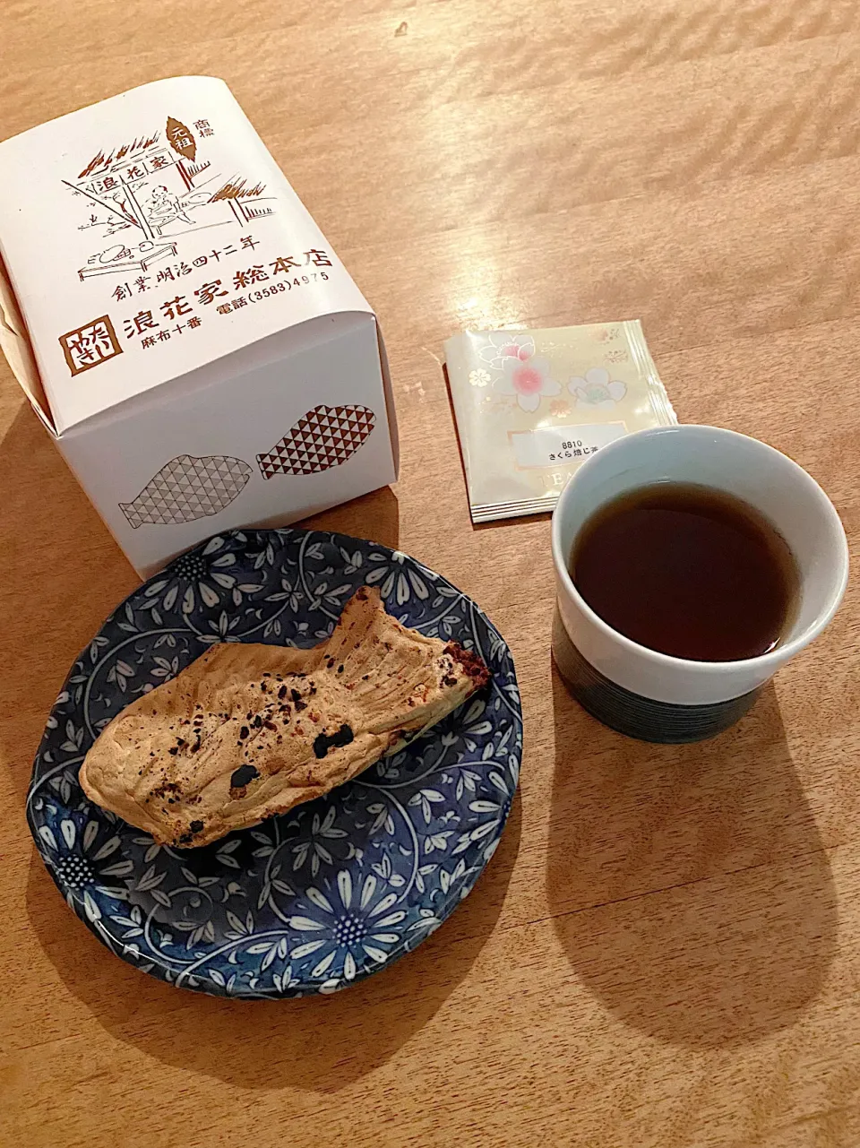 Snapdishの料理写真:たいやきとさくら焙じ茶🌸|Sakikoさん