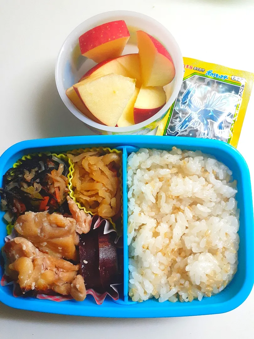 ☆小学生弁当☆玄米入りごはん、切干大根、ひじき煮物、薩摩芋レモン煮、塩麹鶏焼き、リンゴ|ｼｮｺﾗさん