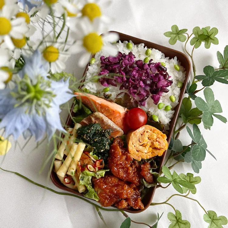 Snapdishの料理写真:4/1❤︎主人のお弁当🌱✨
今日から4月…新年度ですね☺️
新社会人の皆さん入社おめでとうございます🌸

我が家も新年度なので主人.娘共にお弁当箱を新しくしました☺️
お気に入りのハラマキ弁当箱📦使い易くお気に入りです❤︎✨|Makinsさん