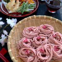 桜そばと春野菜の天ぷら（海老・三色新人参・いんげん・プチベール）