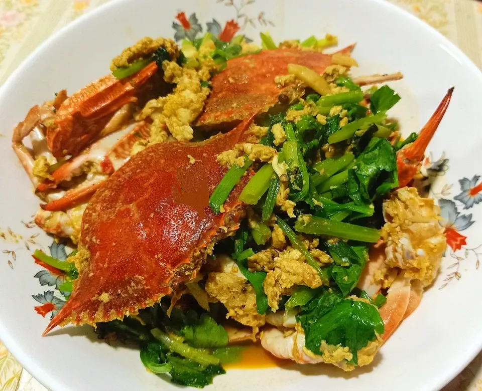 Stir Fried Blue Crab with Curry Powder|🌿Veerapan Mu🌿さん