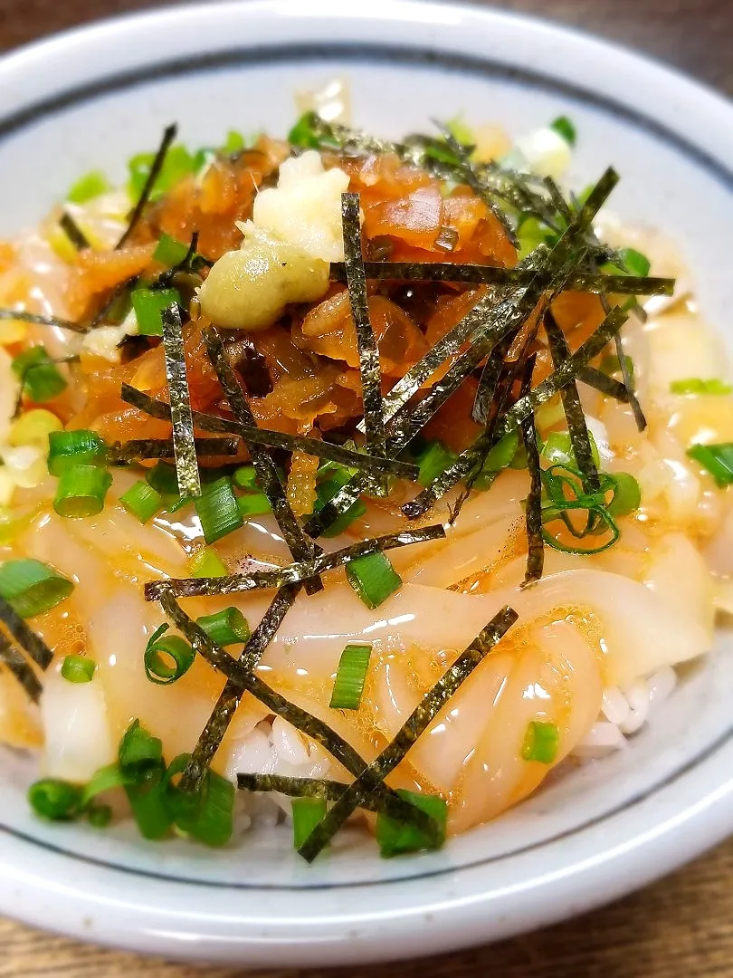 漬けヤリイカとねぶた漬けの丼|ぱんだのままんさん