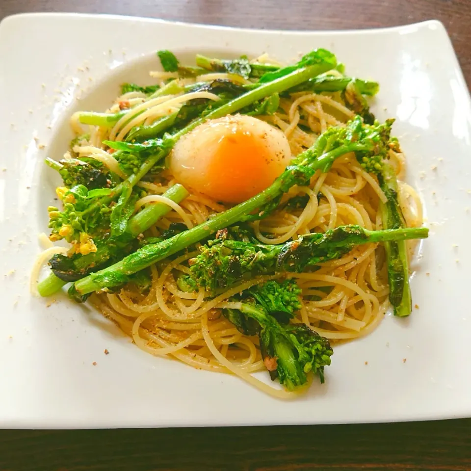 菜の花と大豆のお肉のパスタ、冷凍卵載せ〰️😋|quitaさん