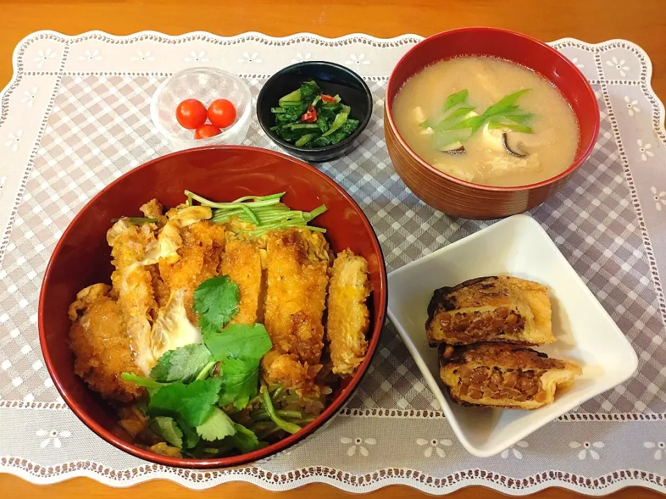 ☆カツ丼
☆揚げ納豆焼き
☆みそ汁
☆壬生菜浅漬け
☆プチトマト|chikakoさん