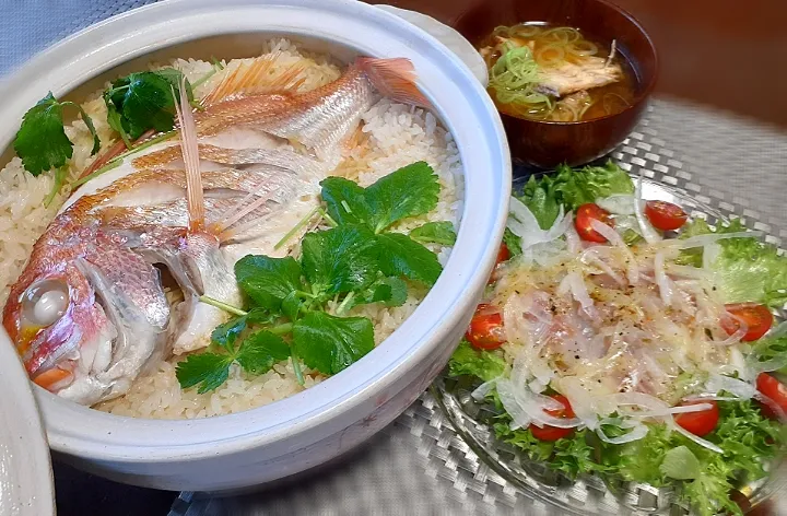 Snapdishの料理写真:鯛めし🐟
鯛カルパッチョ
鯛あら汁|びせんさん