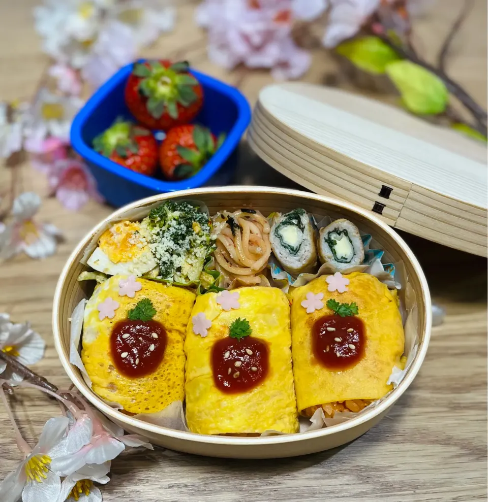 春爛漫🍓いちごちゃんオムライス弁当|tsumuchiさん