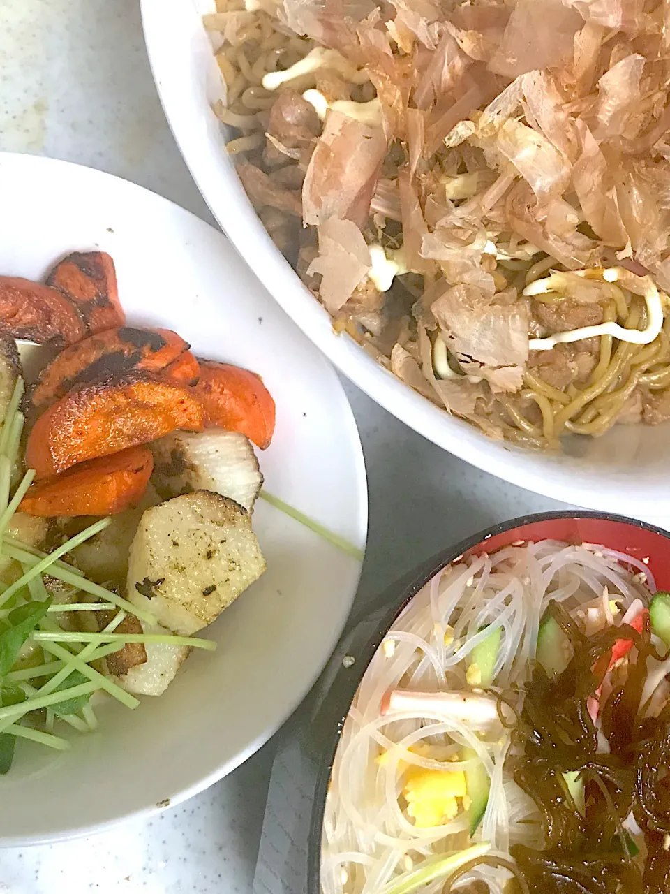 ソース焼きそば、春雨サラダ、メカジキと野菜炒め|まみみさん