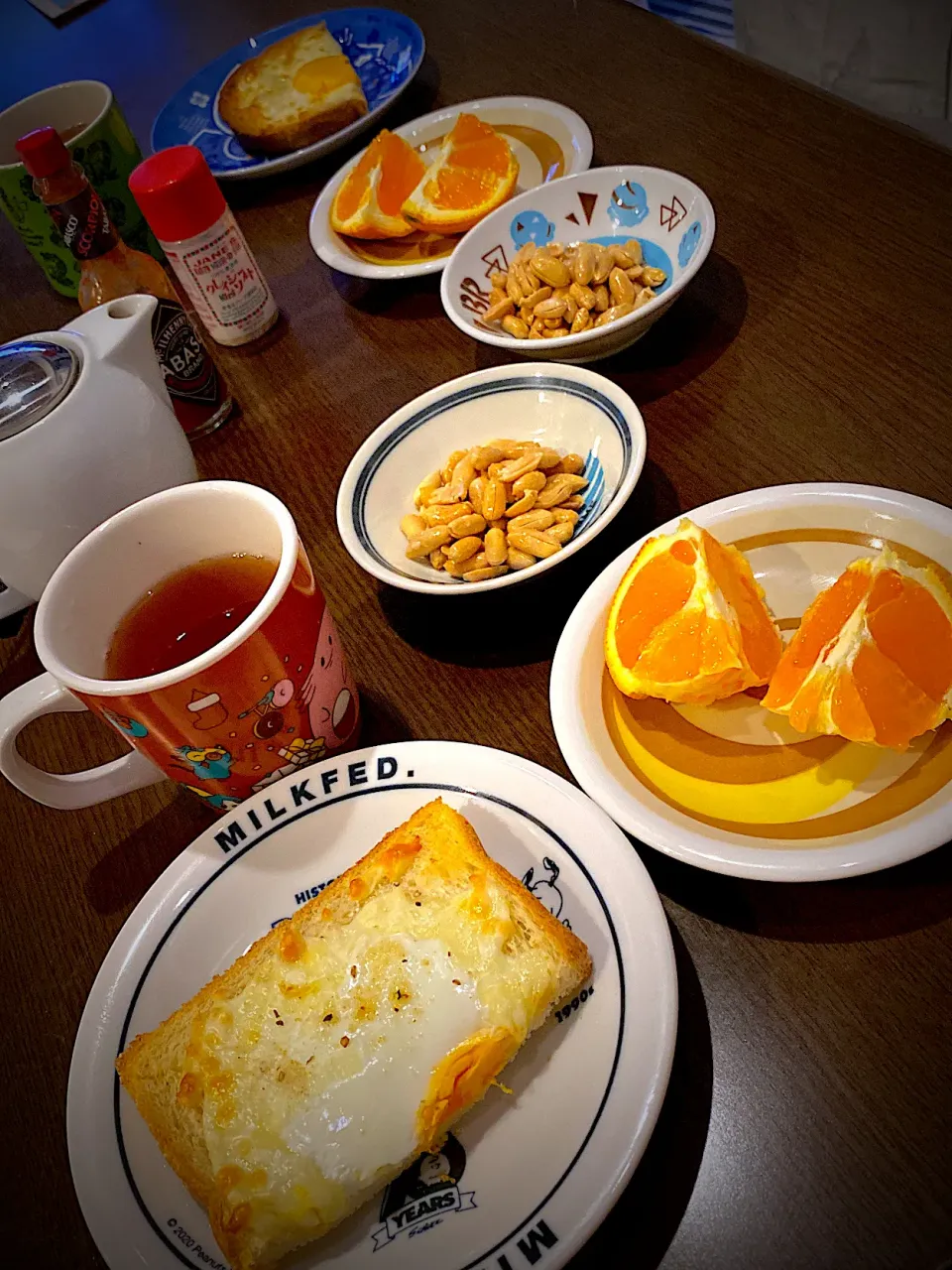 Snapdishの料理写真:エッグチーズトースト🍞🧀🍳　クレイジーソルトのバターピーナッツ　オレンジ🍊　ダージリンティー🫖|ch＊K*∀o(^^*)♪さん