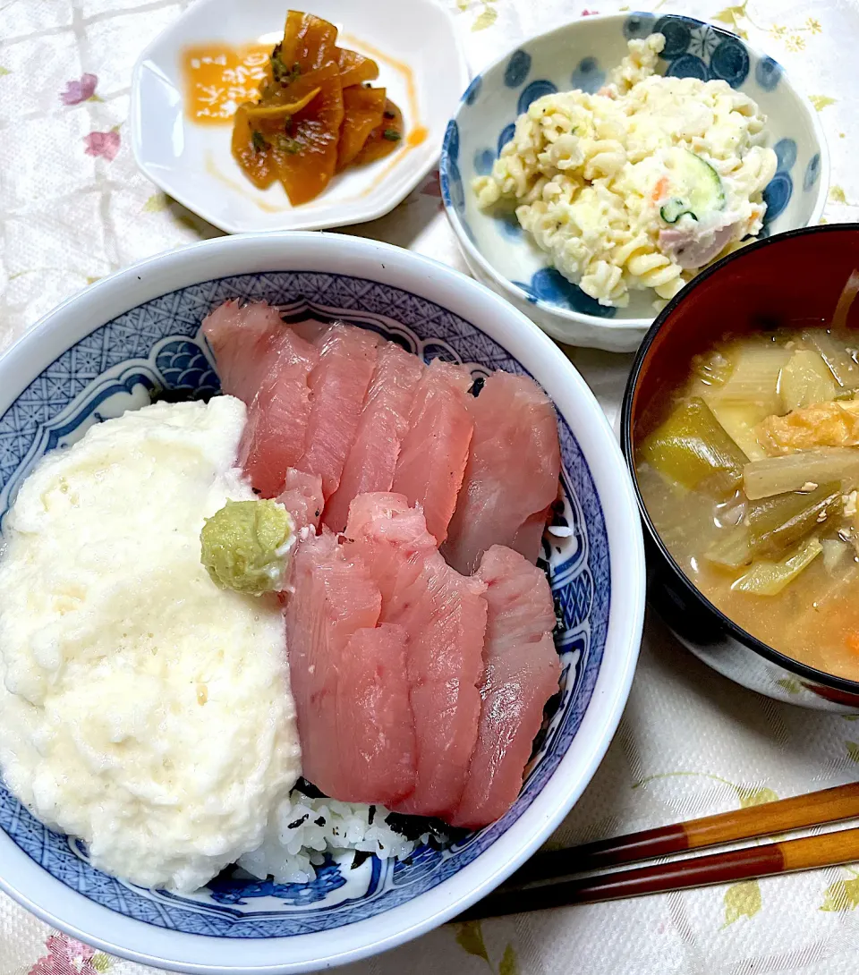 Snapdishの料理写真:びんちょうまぐろで山かけ丼|つるひめさん