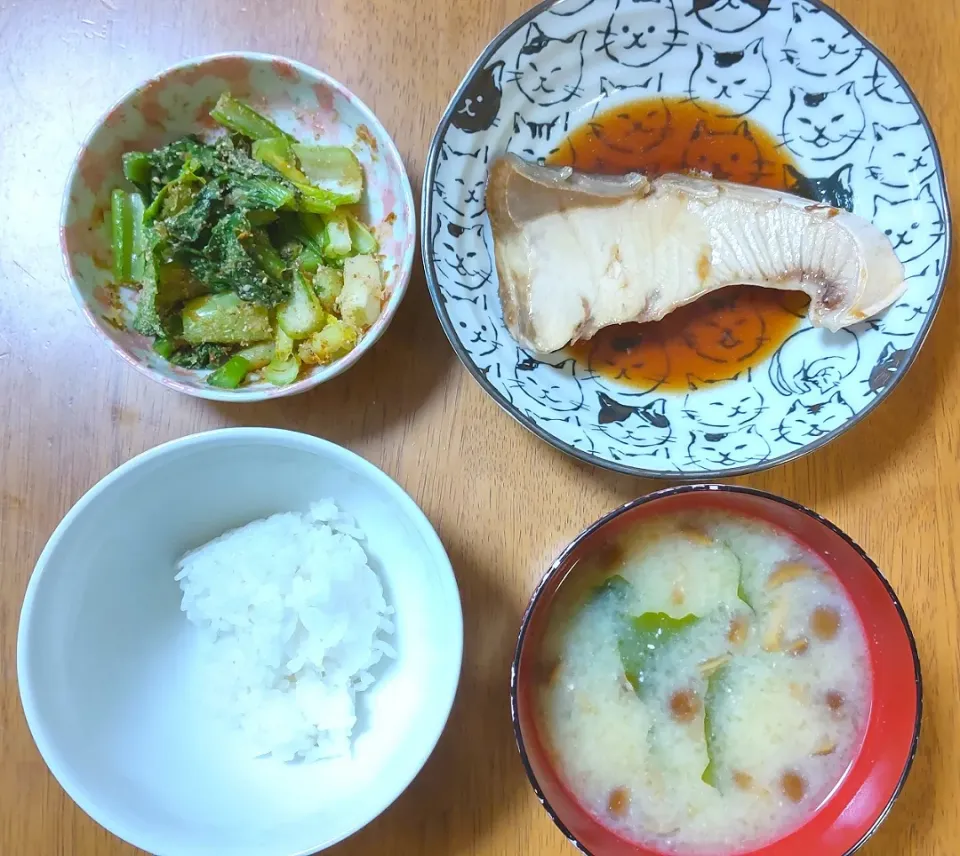 2022 0329　鰤のポン酢煮　小松菜のおひたし　なめことわかめのお味噌汁|いもこ。さん