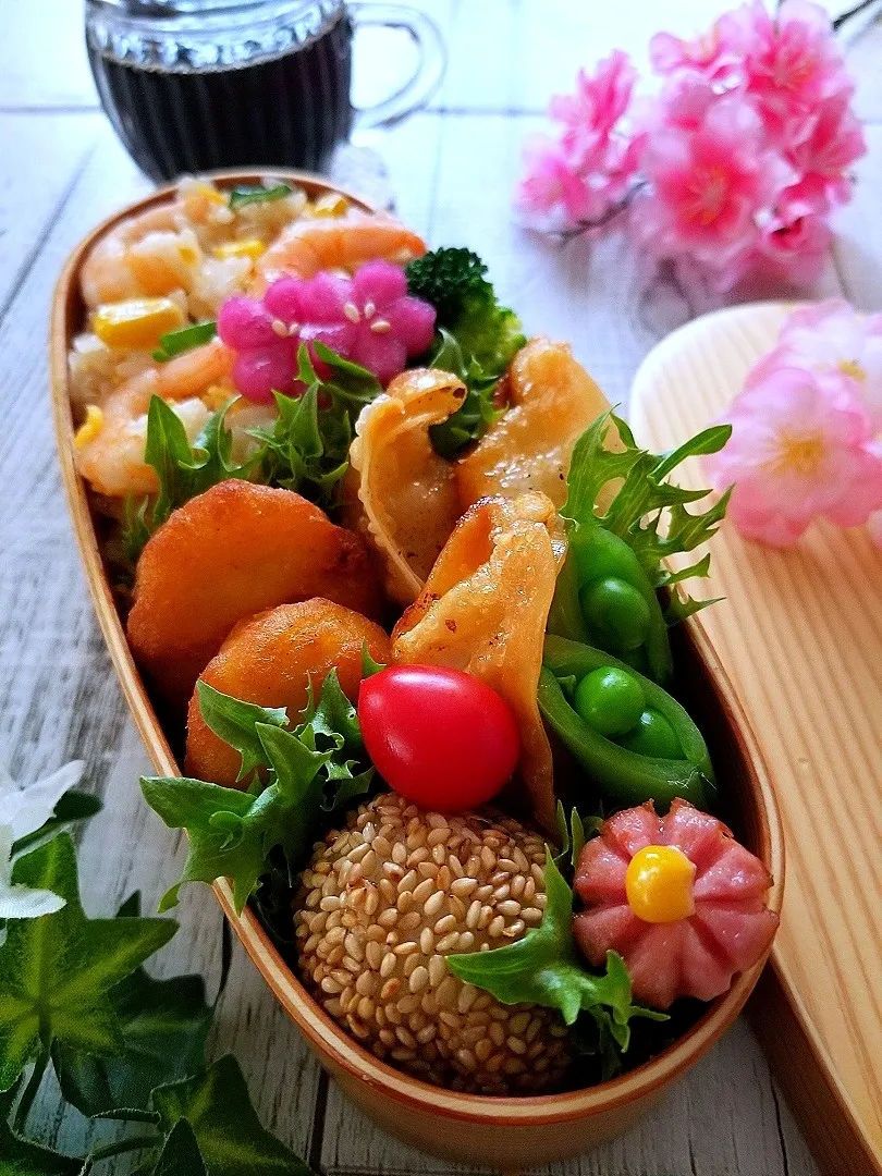 中華弁当
炒飯、揚げ餃子、ごま団子|sugar beansさん