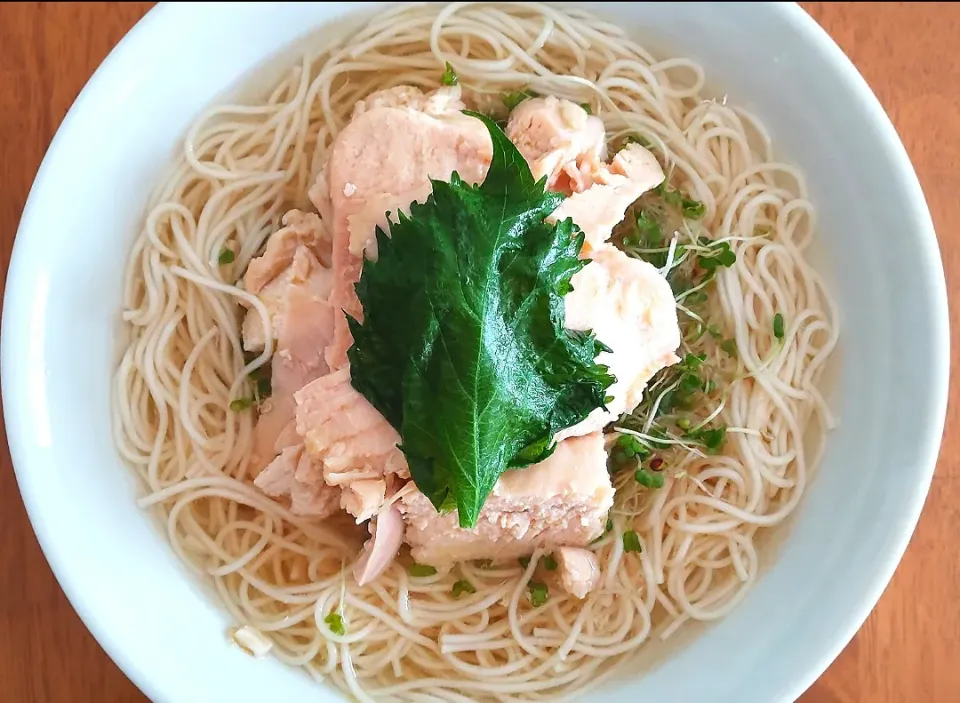 Snapdishの料理写真:2022 0331　鶏ハム冷麺|いもこ。さん