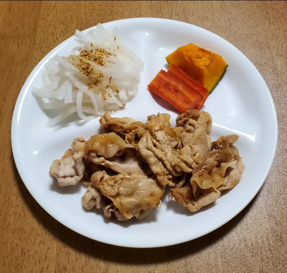 豚肉の蒲焼き風
大根サラダ
かぼちゃ、にんじん煮|ナナさん