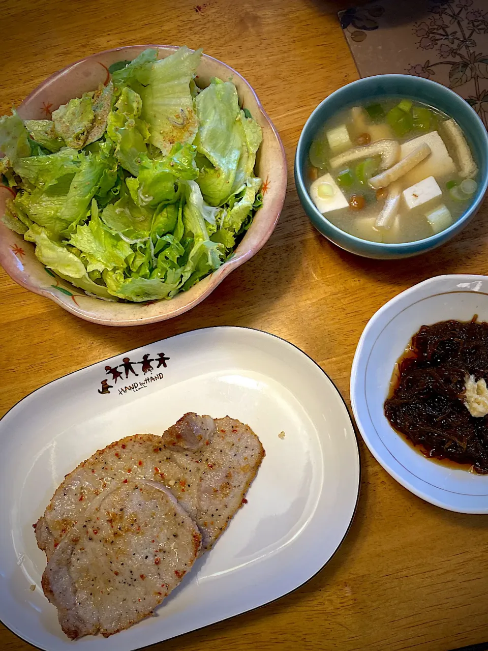 Snapdishの料理写真:カツレツと、もずく酢と、レタスの胡麻和えサラダと、なめこと豆腐と葱の味噌汁と、|もえさん