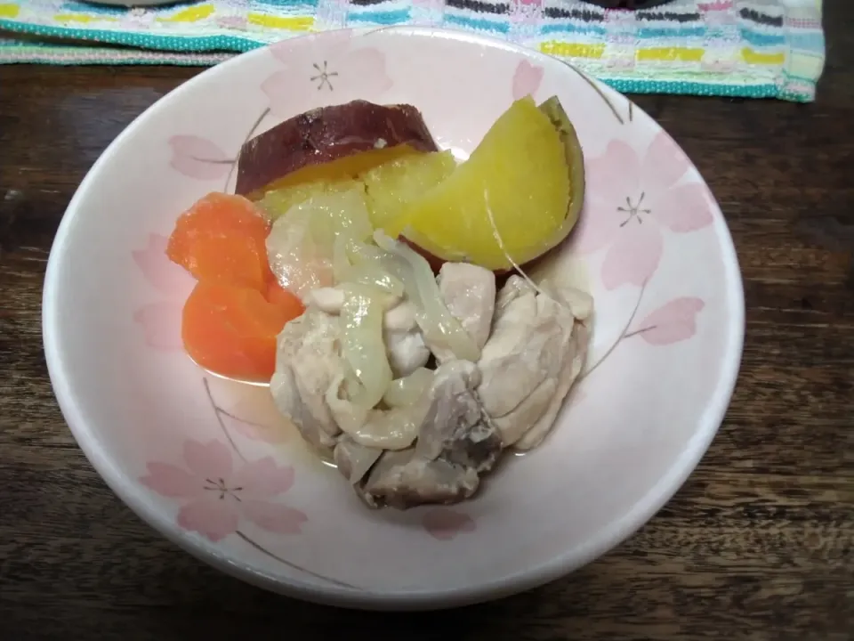 鶏もも肉、さつまいも、にんじん、玉ねぎの煮物|にんにくと唐辛子が特に好き❤️(元シャリマー)さん