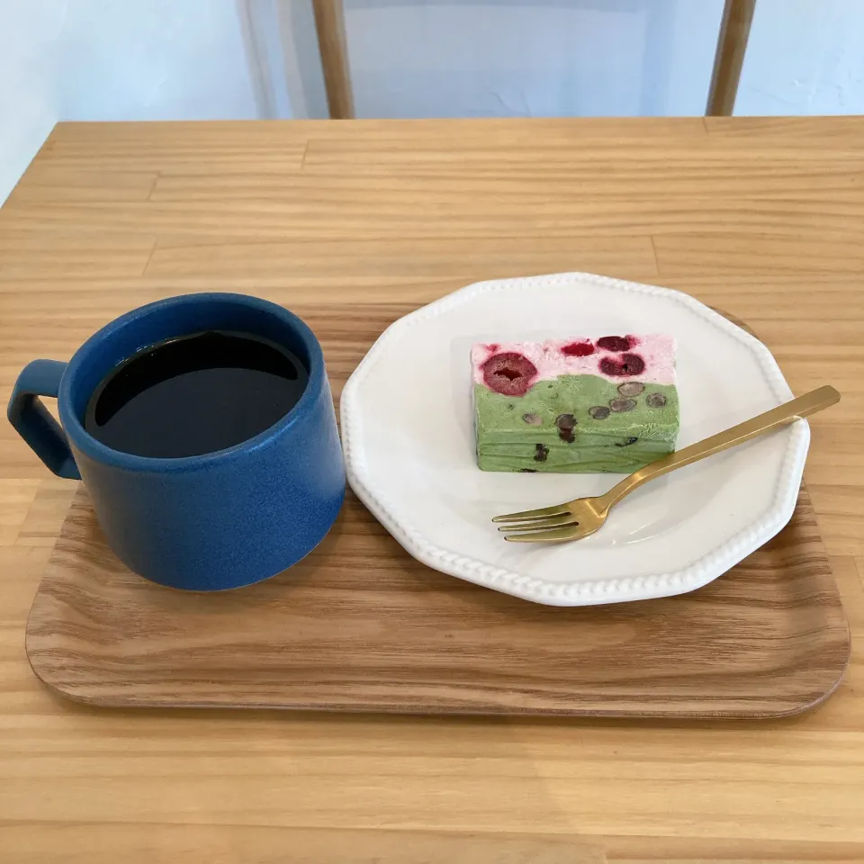 さくらと抹茶のカッサータとコーヒー🌸☕️|ちゃみこさん