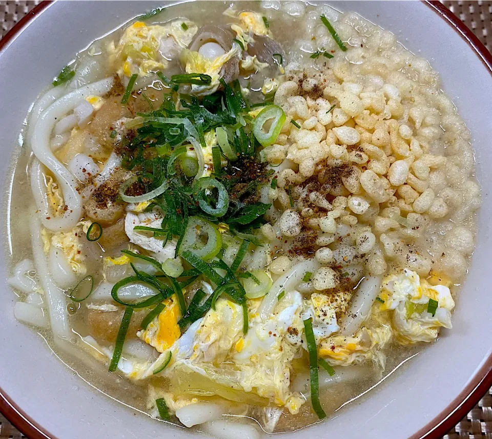 肉肉卵とじうどん|すくらんぶるえっぐさん