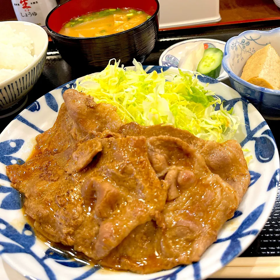 Snapdishの料理写真:豚生姜焼き定食@懐 KAI(月島)|塩豚骨さん