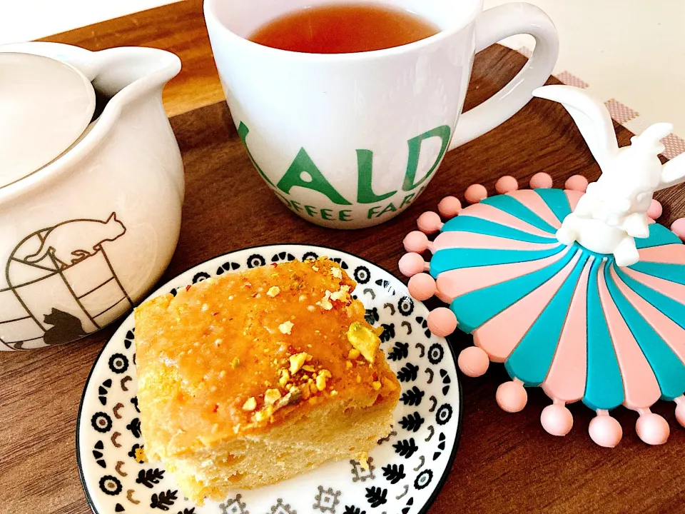 Snapdishの料理写真:昨日焼いたレモンケーキでおやつタイム🕒😋🍰🍋☕️|gunlove❤さん