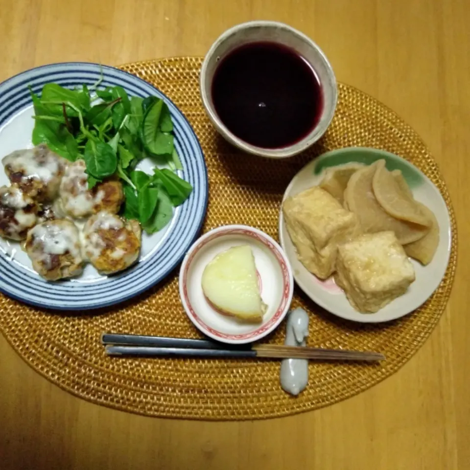 2022.4.4

チ―ズハンバ―グ 
あげと切り干し大根煮物
じゃがバター
ピエモンテ赤ワイン|tamikichiさん