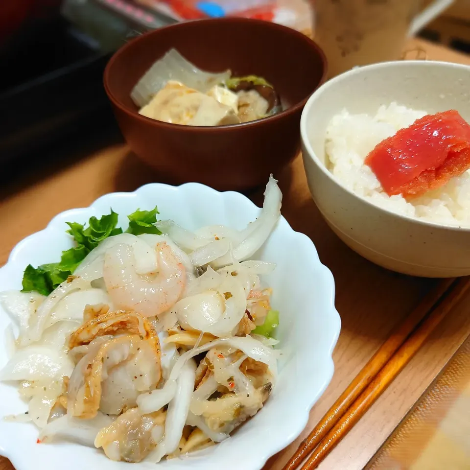 【夜ごはん】
シーフードサラダ
たらこご飯
白菜と豆腐としいたけの鍋|Rie*さん