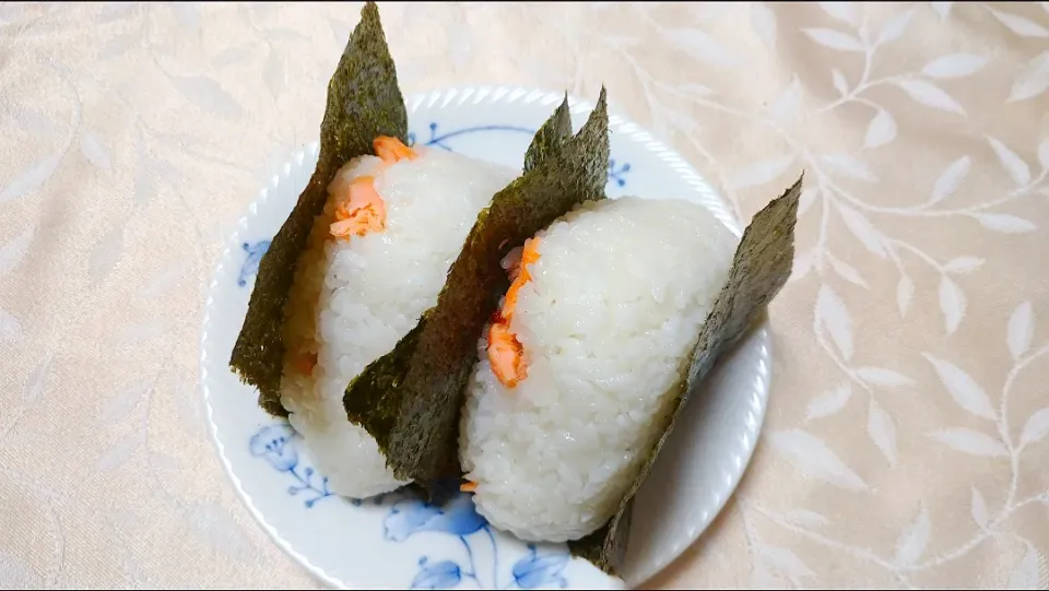 4/4の夜勤弁当
おにぎり🍙|卯月さん