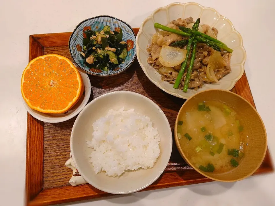 生姜焼き、ワカメときゅうりツナの酢の物、蕪とネギの味噌汁、ぽんかん|sorsmdさん