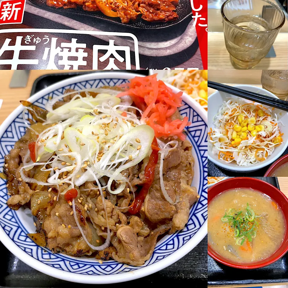 Snapdishの料理写真:牛焼肉丼　サラダ🥗セット豚汁|るみおんさん