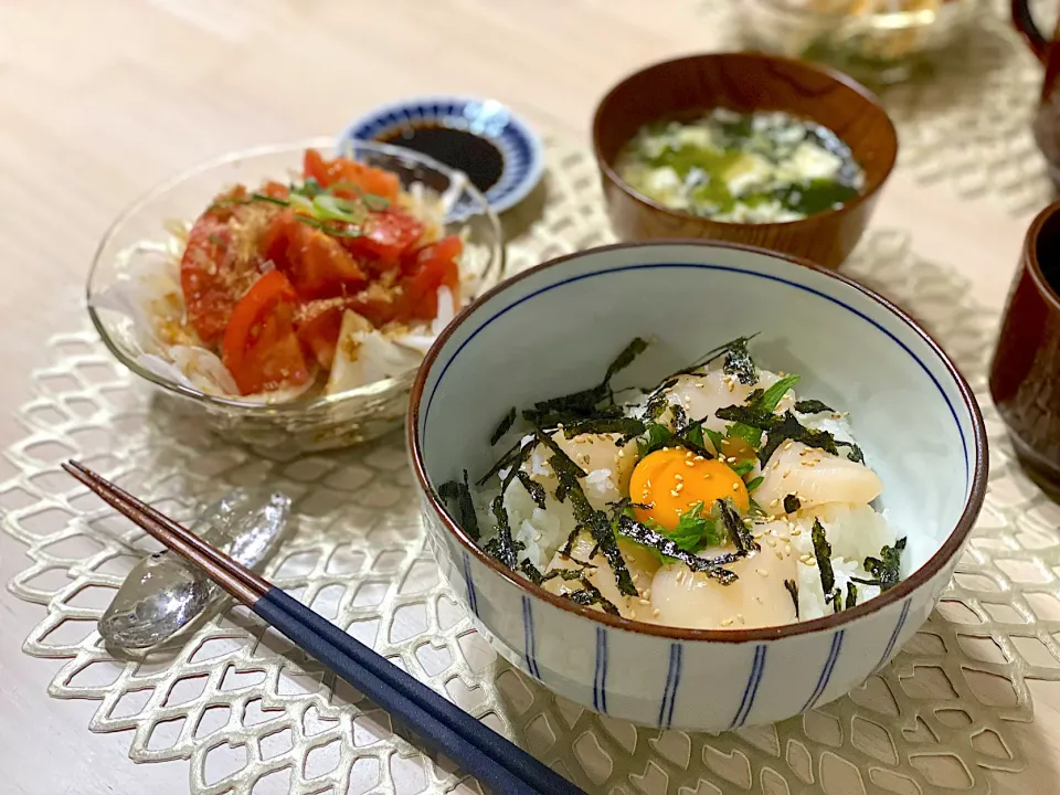 帆立丼／トマトオニオンサラダ|ひろさんとゆりさんさん