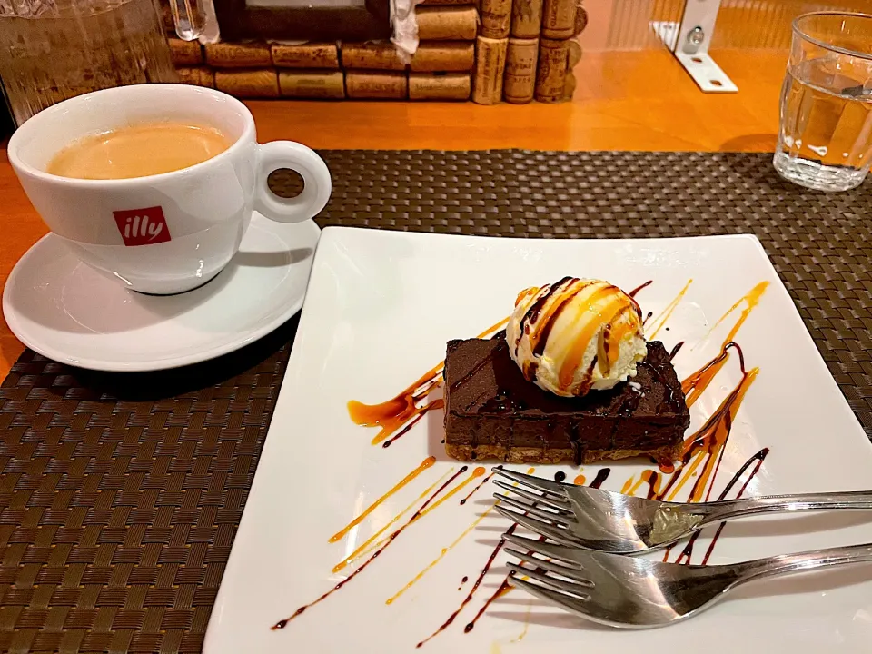 Snapdishの料理写真:チョコレートタルト、コーヒー|こいちさん