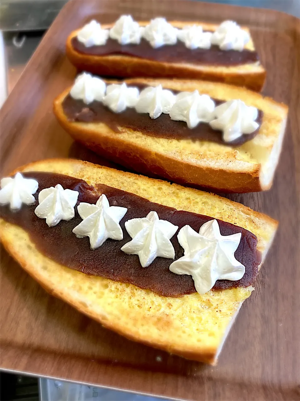 あんバターシナモンホイップトースト|くるくるさん