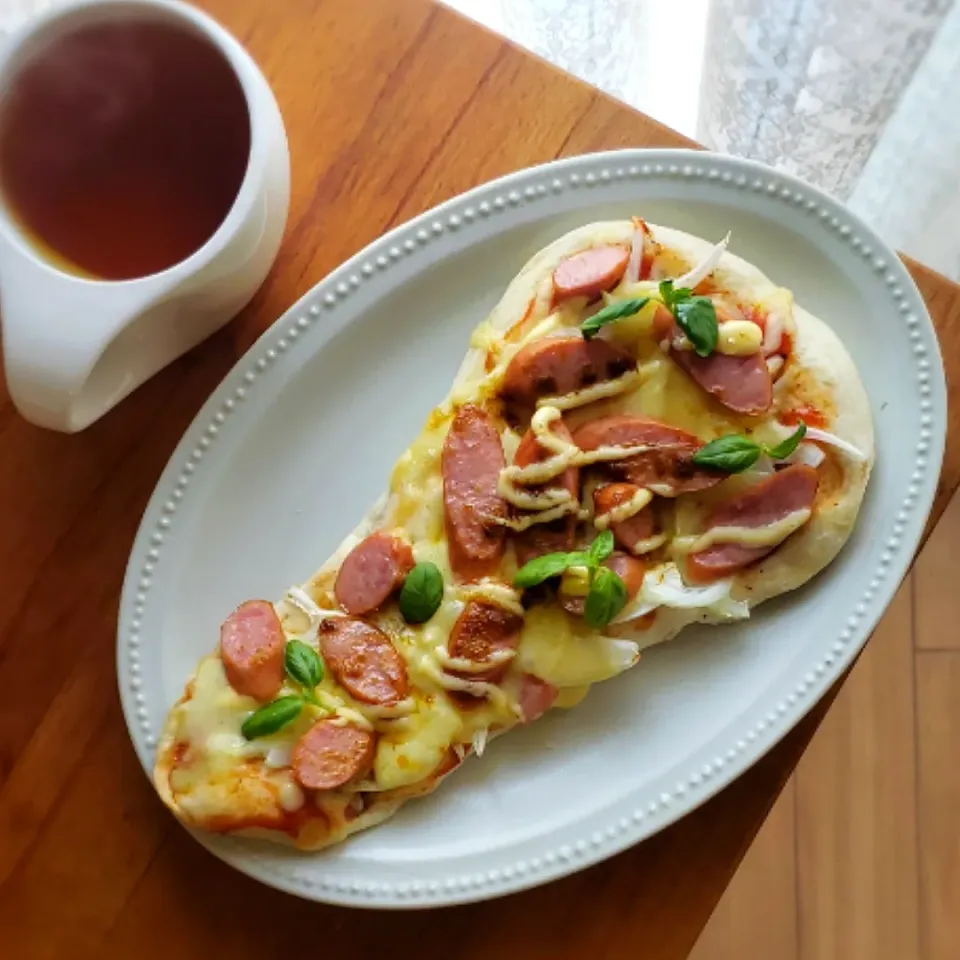 新玉葱が美味しい＊カリーブルスト風ナンピザ♪|mi_neneco♪さん