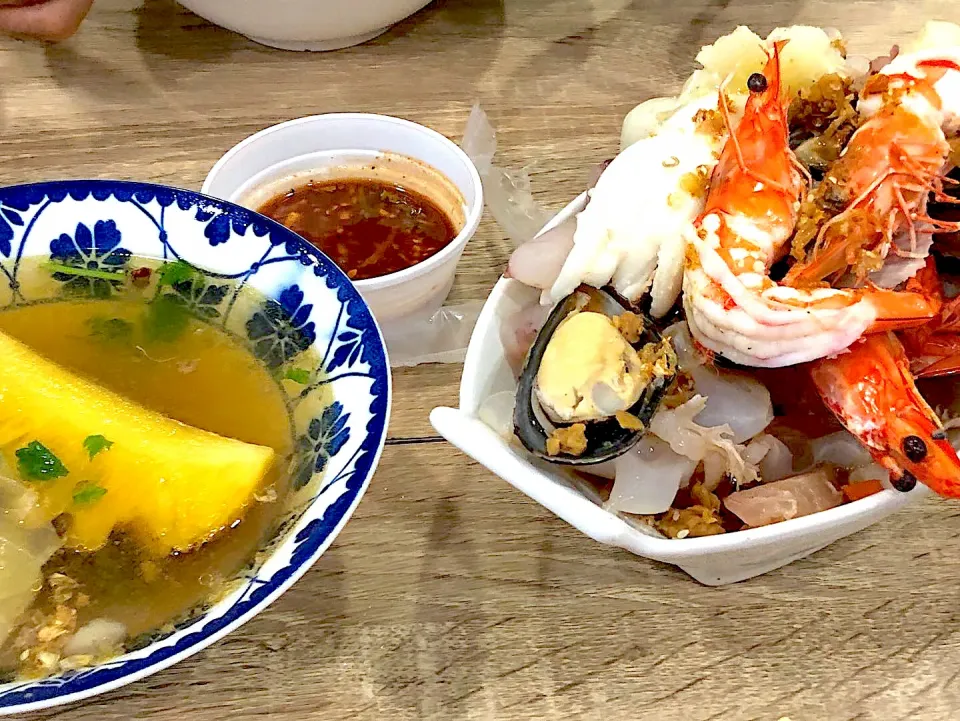 POACHED SEAFOOD|nuibossa fb.Nui Bossaさん