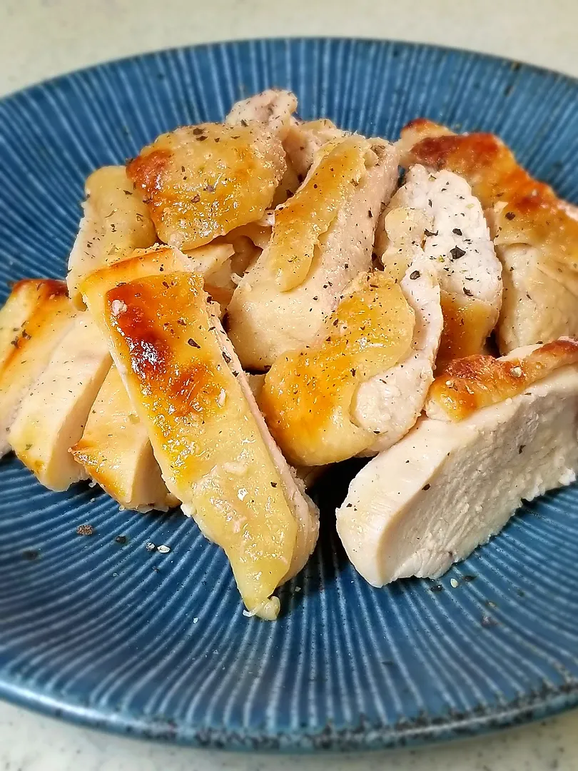 下味冷凍❄️鶏むね肉の塩こうじ焼き|ぱんだのままんさん