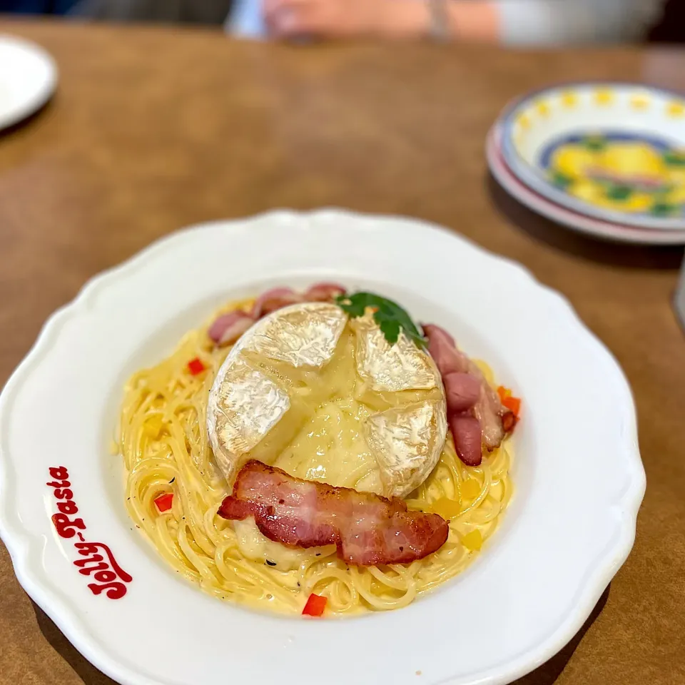 焼きカマンベールチーズとグリルベーコンのカルボナーラ|ななみんさん