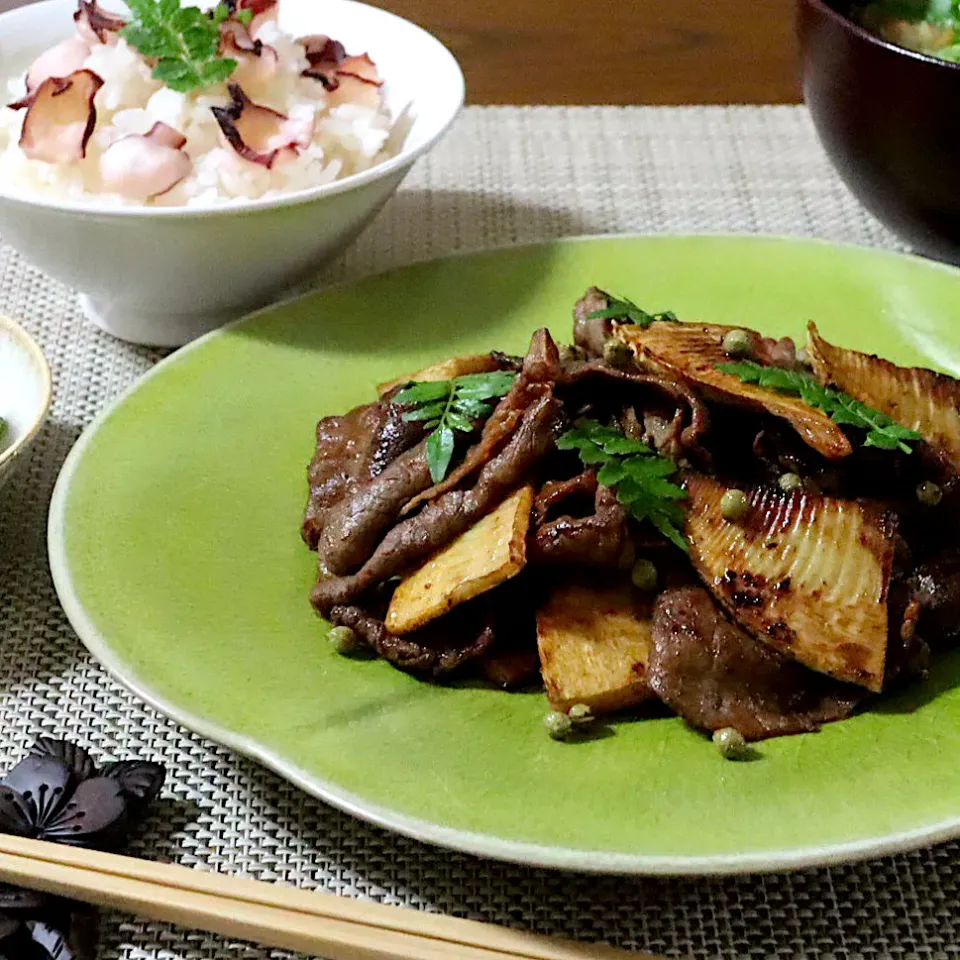 かおるさんの料理 たけのこと牛肉と山椒の実の焦がし醤油焼き|かおるさん