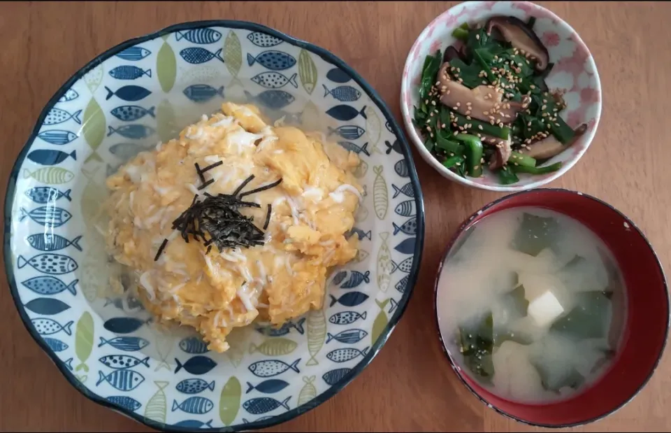 2022 0402　しらすの和風あんかけオムライス　しいたけとニラの醤油和え　豆腐とわかめのお味噌汁|いもこ。さん