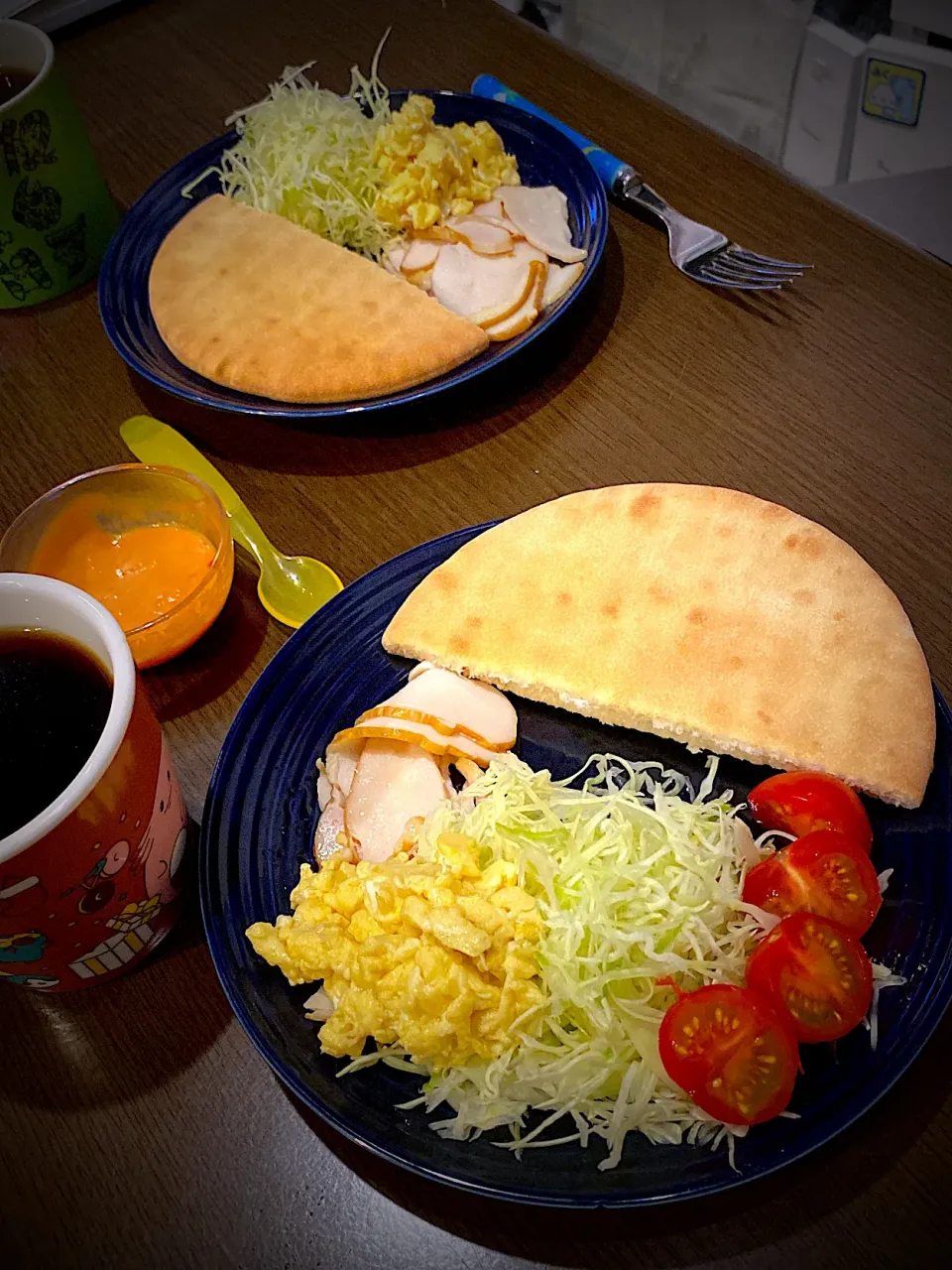 スモークチキンのピタパンサンド🥙　スクランブルエッグ　コーヒー☕️|ch＊K*∀o(^^*)♪さん