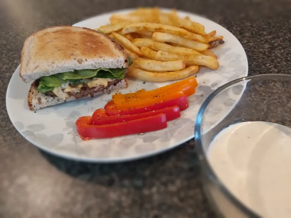 BentoFox's dish Angus burger on Rye sourdough bread, with a side of Cajun fries & bell peppers.|BentoFoxさん