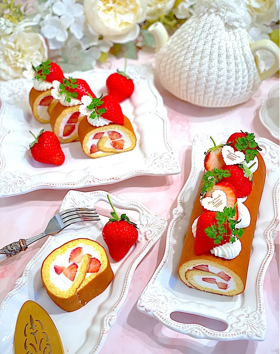 Snapdishの料理写真:いちご🍓をたくさんいただいたのでいちごのロールケーキを作りました〜🥰|AXさん